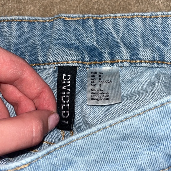 H&M DIVIDED RIPPED HIGH RISE MOM JEANS DISTRESSES SIZE 8 - Picture 3 of 7